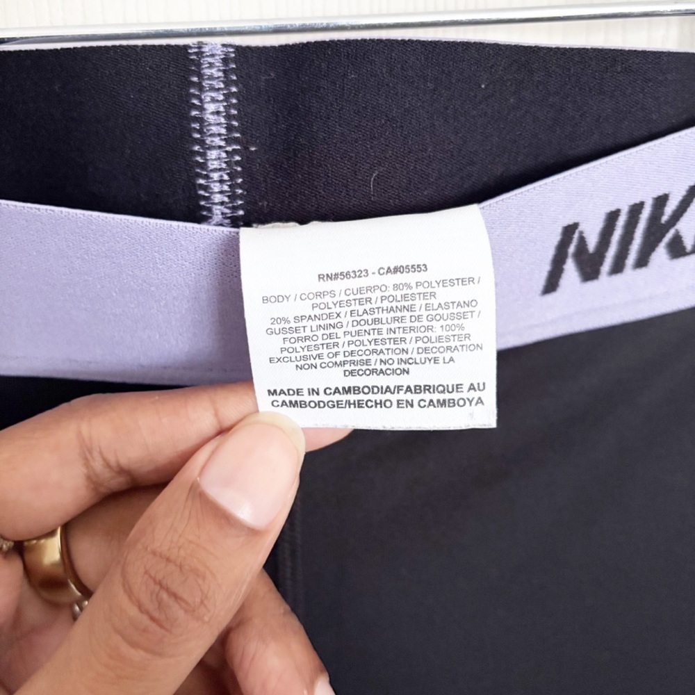 Nike Black Knee Length Leggings Size Small - Picture 2 of 3